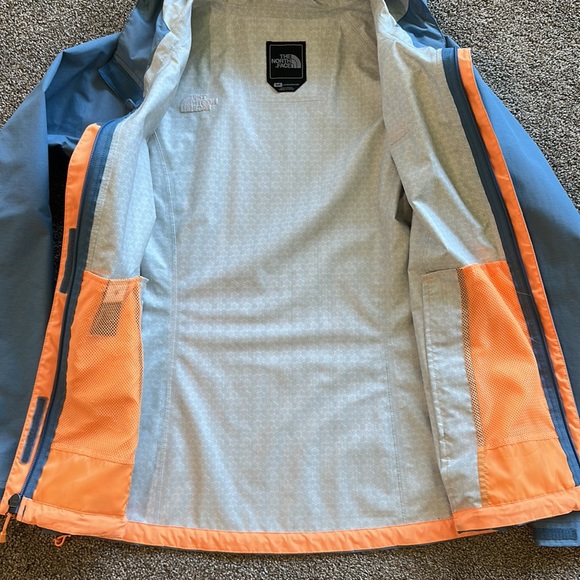 The North Face Rain Jacket Small - Picture 4 of 6